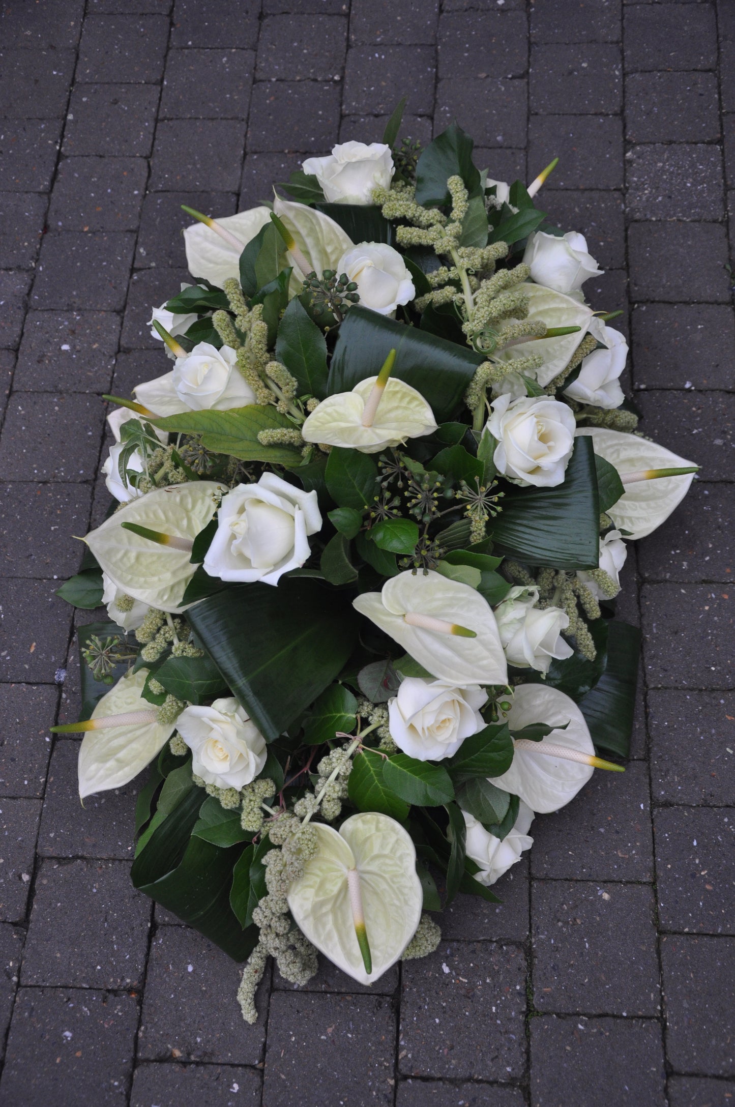 Rouwstuk met witte anthurium